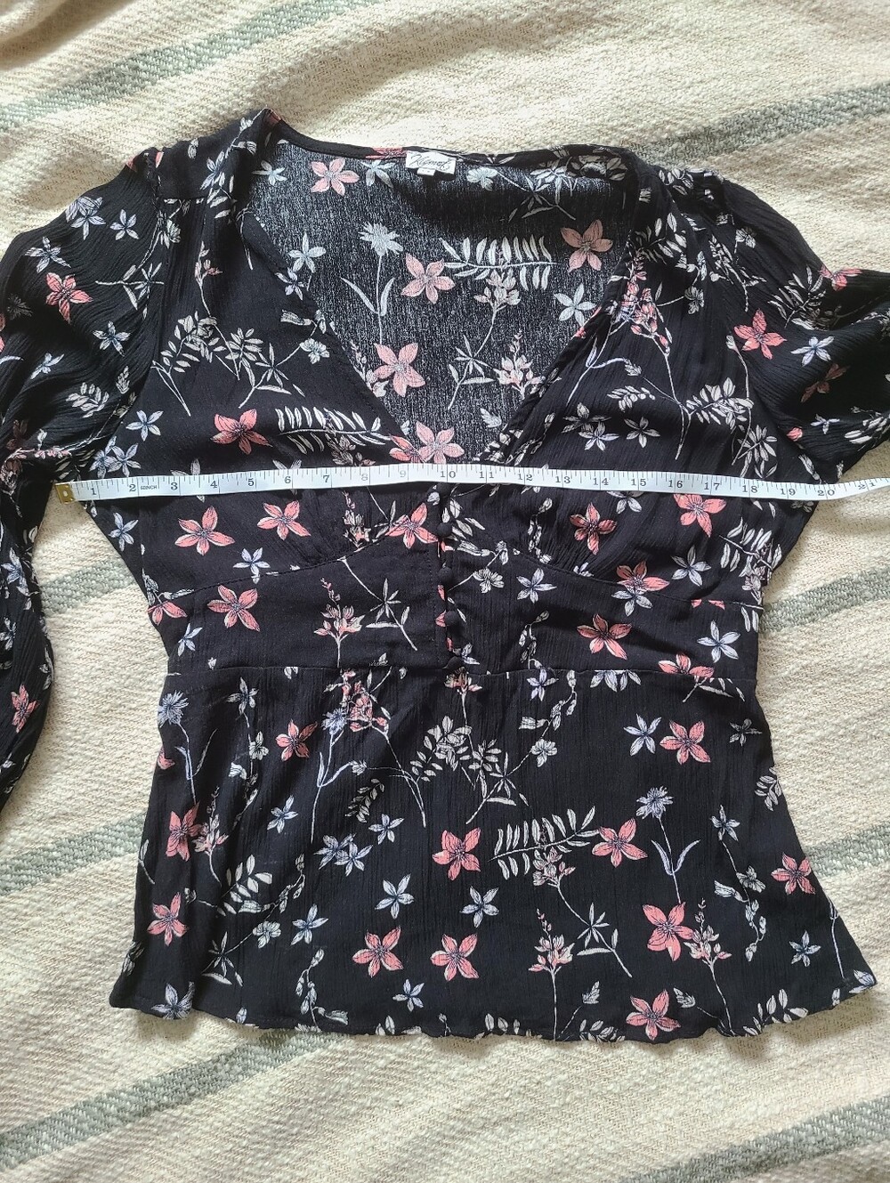 Kismet Black Floral Blouse W. Buttons - Picture 11 of 16